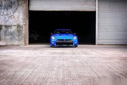 尼桑GTR R35改装 哑光蓝车身清新亮眼
